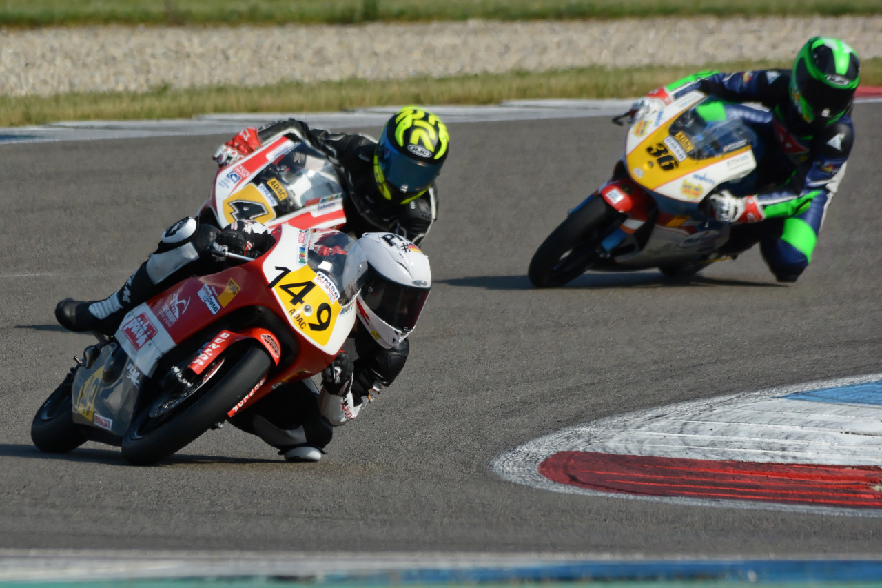Moto3149436